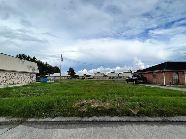 3711-13 Richelieu Ct, Chalmette, LA 70043