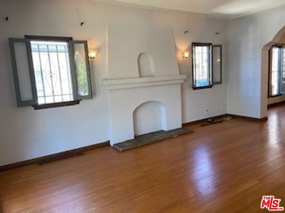 5th image of 444 N Curson Ave