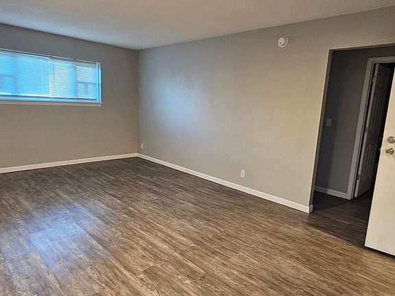 3rd image of 2739 W 72nd St #3