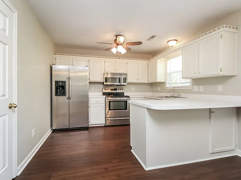 1126 Poplar Hollow Rd — Photo 7