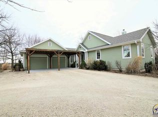 6826 SE Stubbs Rd, Berryton, KS 66409