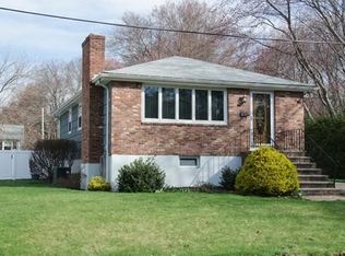 14 B St, Reading, MA 01867