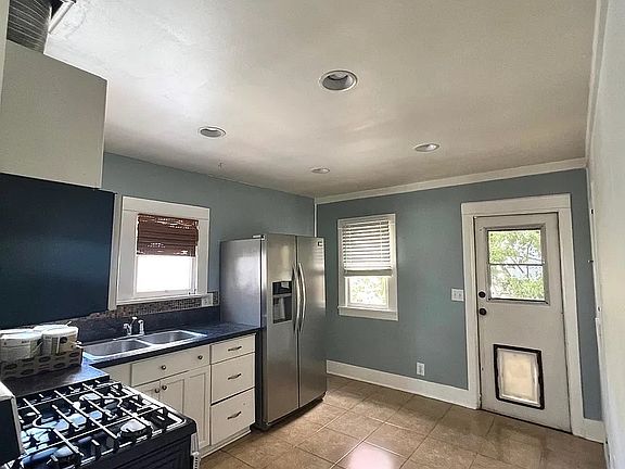 3rd image of 918 1/2 Palm Ave #D