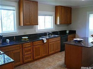3rd image of 120 Thomas St