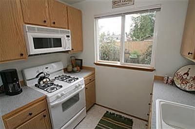 5th image of 1305 N 184th Ct