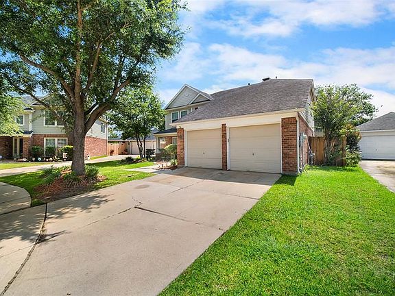 3rd image of 4926 Lake Gladewater Ct