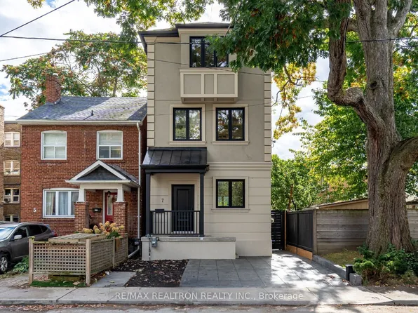 7 Louise Ave, Toronto, ON M6C 1E3