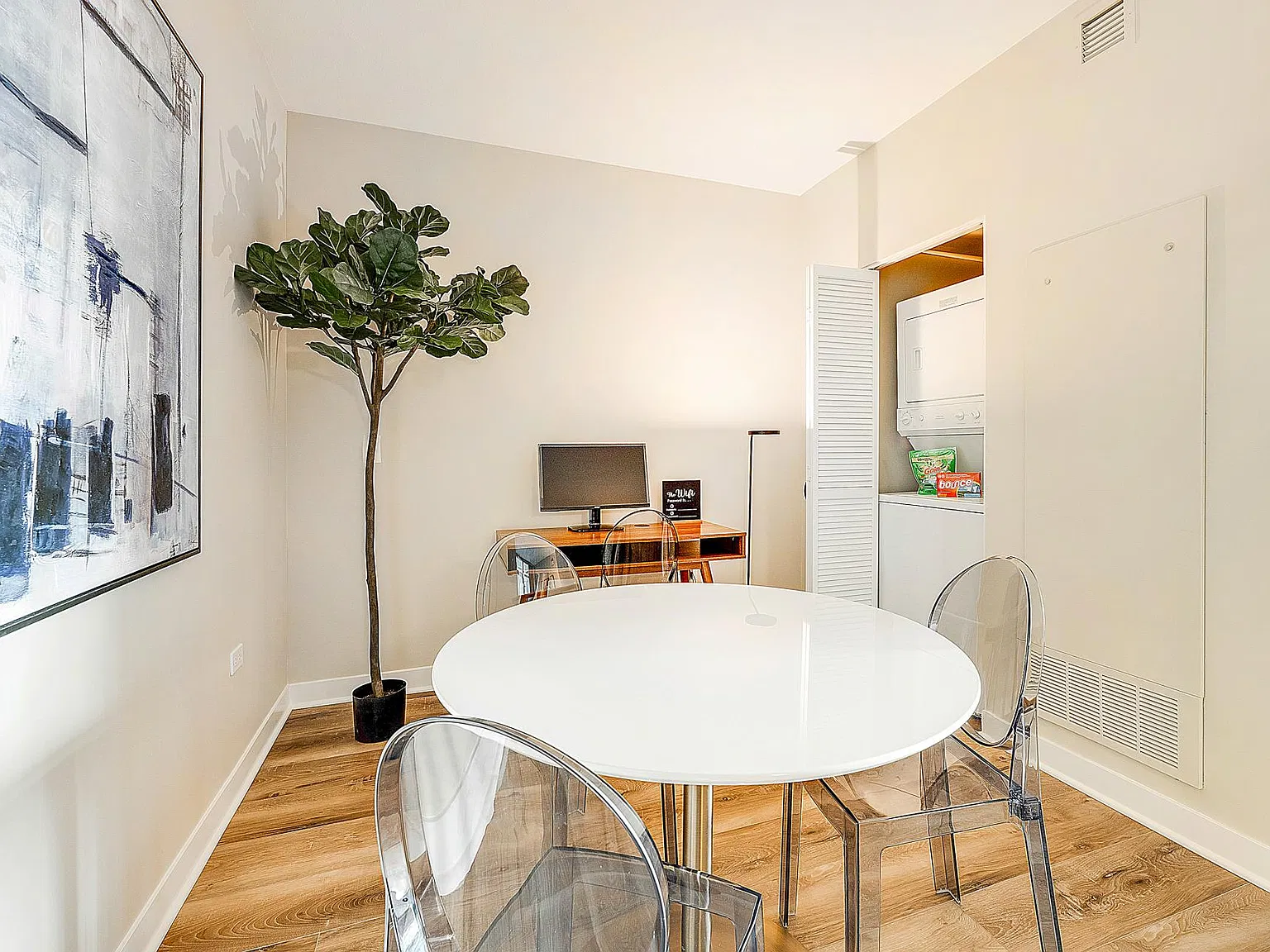 425 W Beech St — Photo 3