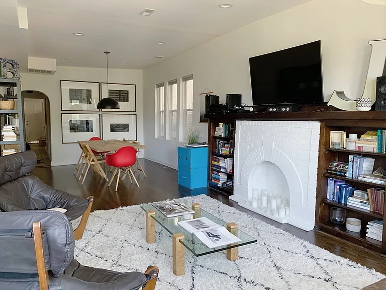1431 N Fairfield Ave #3 — Photo 2