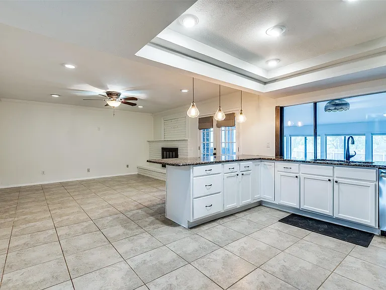 2201 Cottonwood Ln — Photo 14