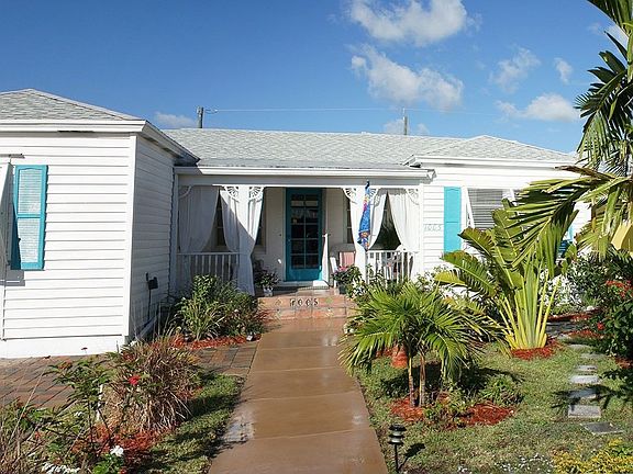 3rd image of 1005 N Palmway