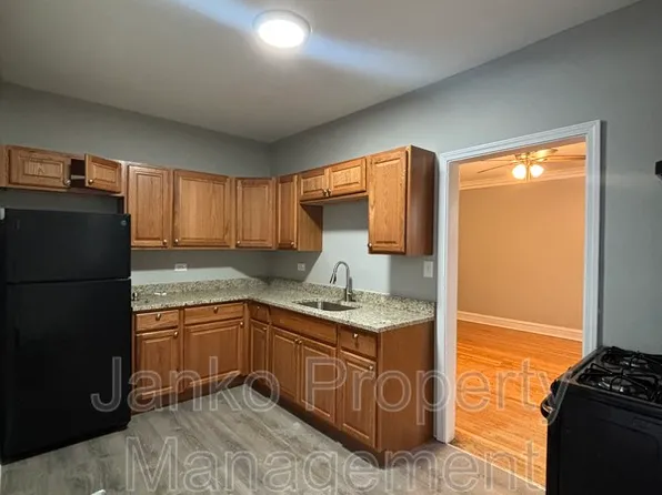 656 E 81st St #1, Chicago, IL 60619