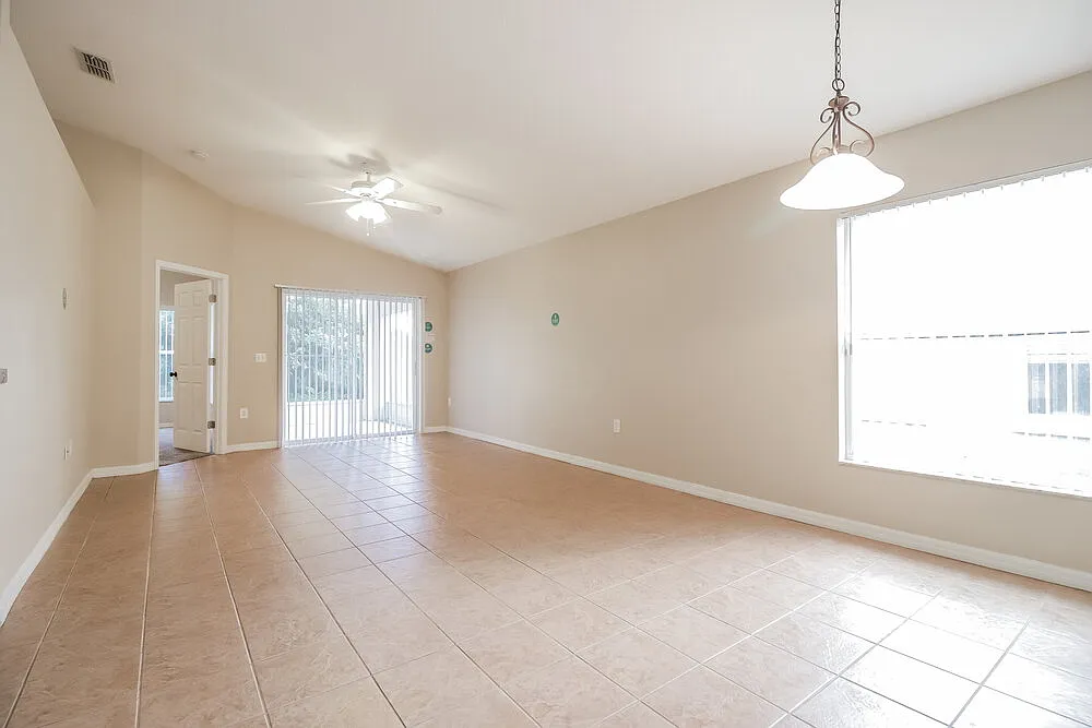 4 bed, 2.0 bath, 1871 sqft, $2,575 — Photo 3