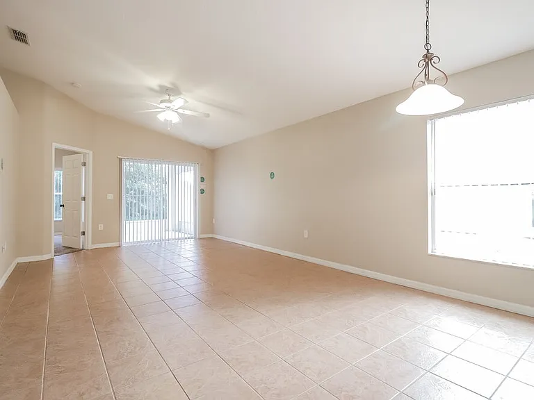 2131 Colonial Woods Blvd — Photo 3