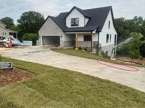 585 Carroll Creek Rd, Johnson City, TN 37601