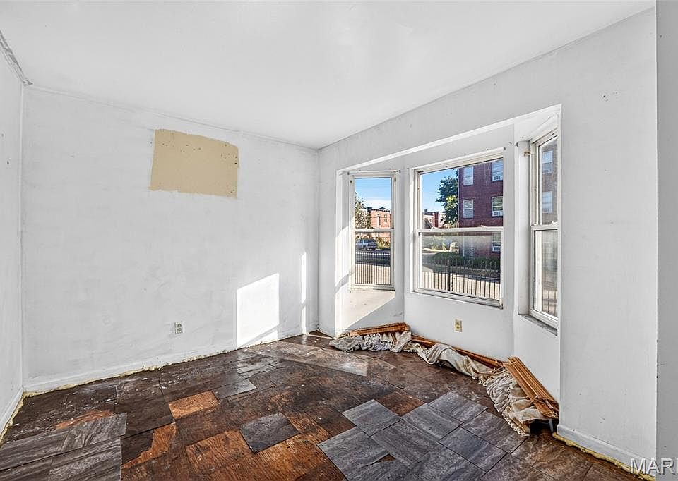 19th image of 2101 E Obear Ave