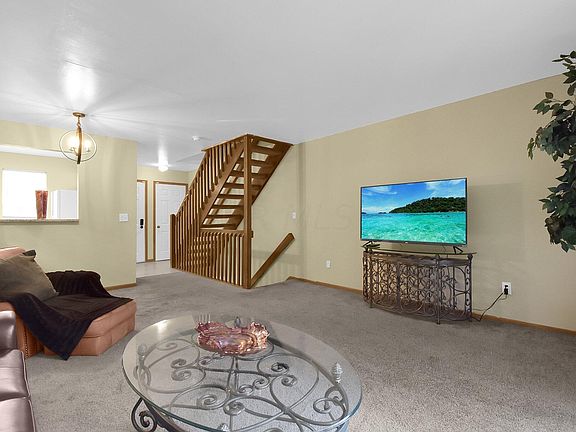 5th image of 171 Glenkirk Dr