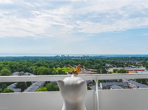2055 Upper Middle Rd #1504, Burlington, ON L7P 3P4