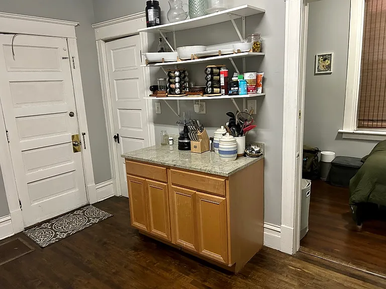 2552 N Southport Ave #1F — Photo 9