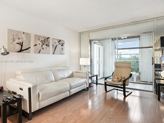 4th image of 9370 Sunrise Lakes Blvd APT 308