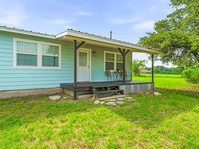 25263 N US Highway 281 — Photo 33