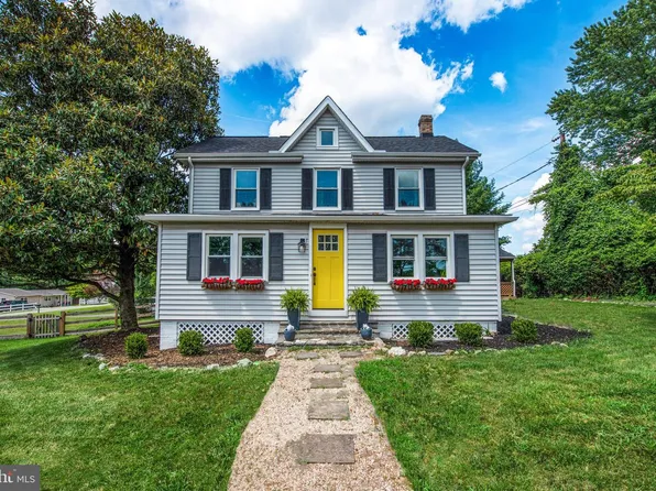 411 E E St #A, Purcellville, VA 20132