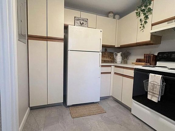 5th image of 123D Searsville Rd #123D