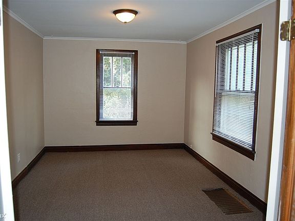 5th image of 109 Hill St