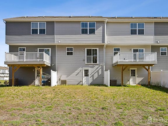 3rd image of 60 Rowand Way E
