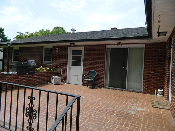 2nd image of 712 Carlton Dr
