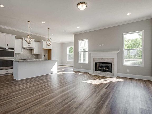 4th image of 505 Houston Oaks Dr