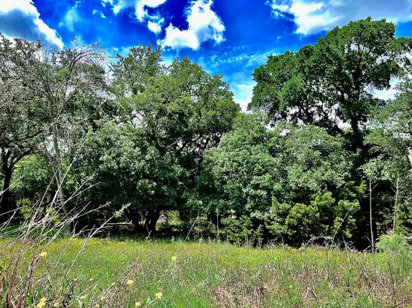 985 Whispering Oaks, China Spring, TX 76633