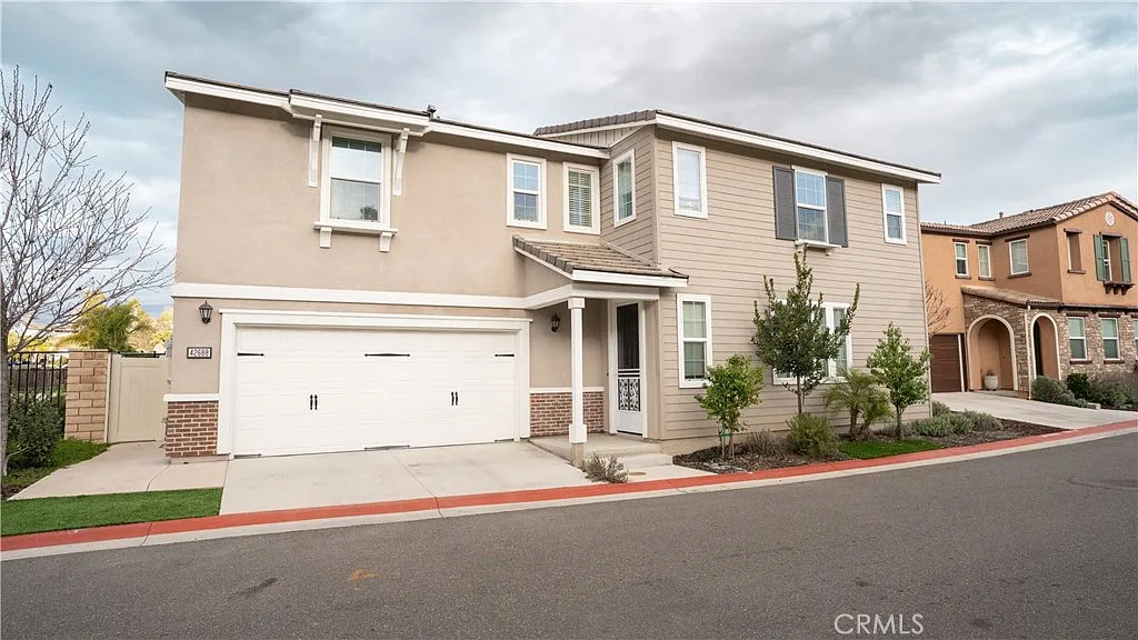 3 bed, 2.5 bath, 1974 sqft, $3,400 — Photo 2
