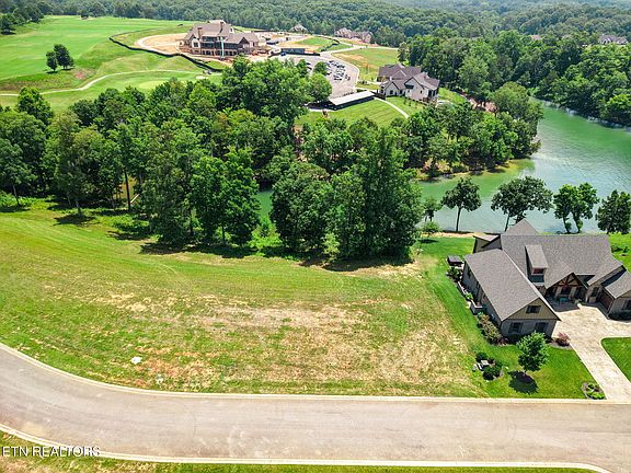 4th image of 403 Careen Ct