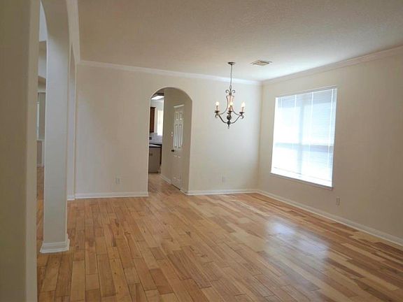5th image of 2110 Banfield Ct