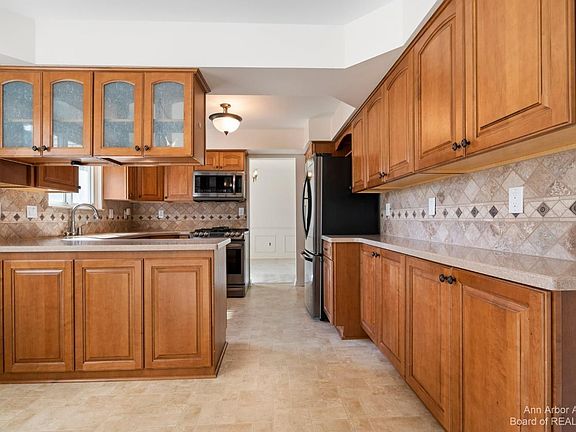 5th image of 44545 Westminister Way