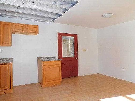 4th image of 13 Cedar St