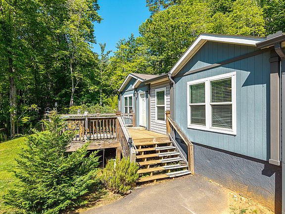 4th image of 303 Rose Wood Ln