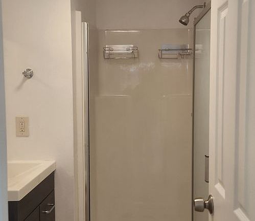4th image of 7930 Midhurst Dr