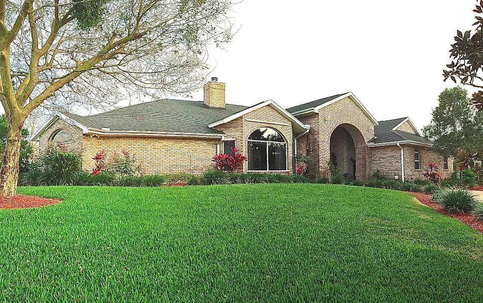 1st image of 135 River Woods Dr