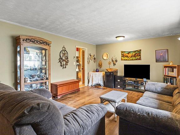 2nd image of 3843 Woodcrest Cir NW