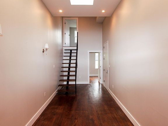 2nd image of 172 Stockholm St APT 3R