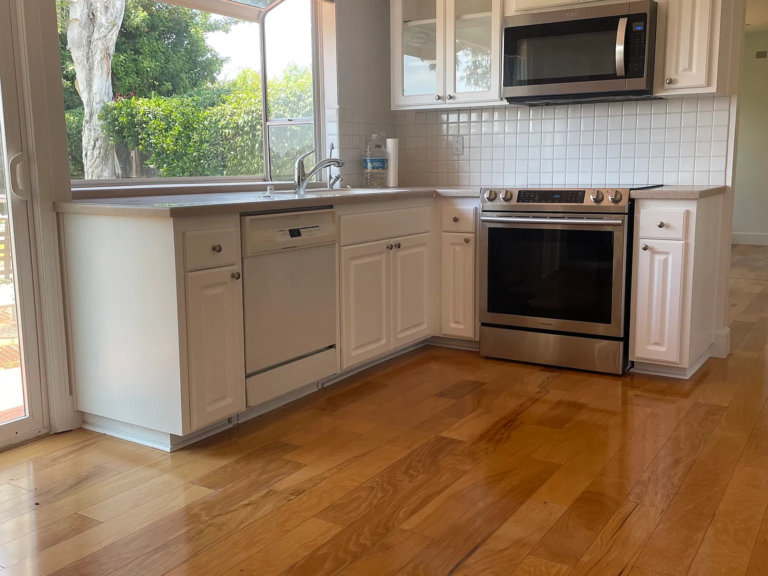 4 bed, 2.5 bath, 1926 sqft, $5,900 — Photo 3