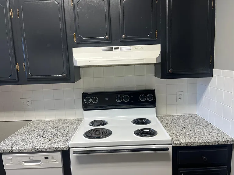 514 Elms Blvd #1 — Photo 10