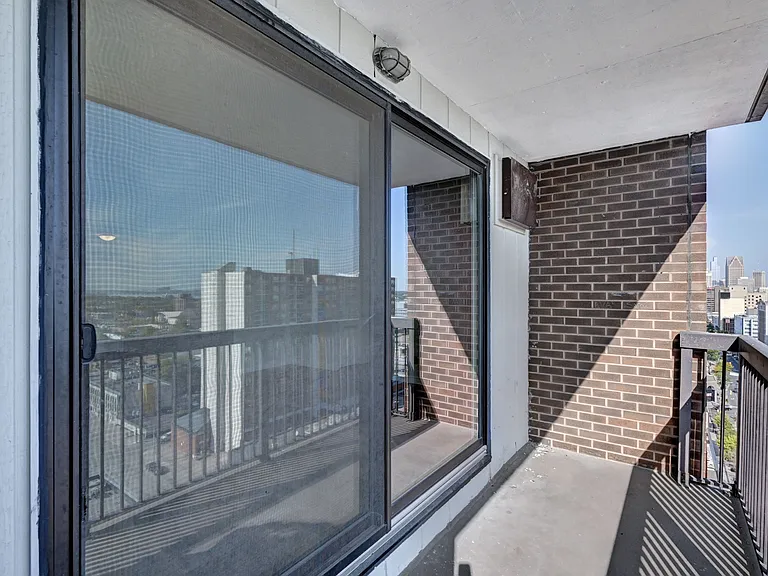 737 Ouellette Ave — Photo 27