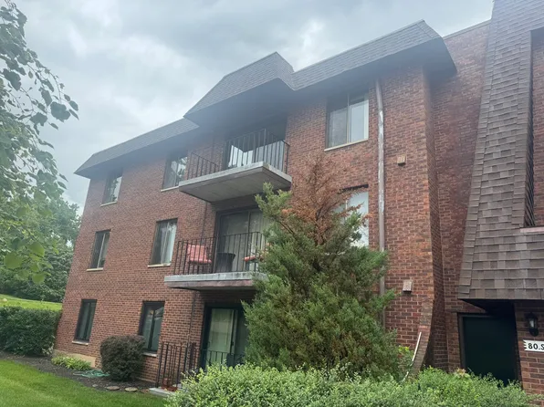 80 S Pleasant Rd APT 301, Lake Zurich, IL 60047