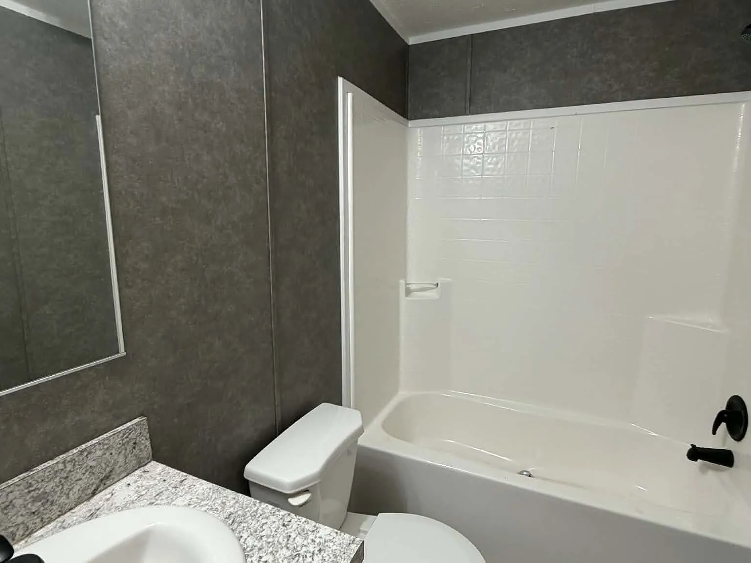 3 bed, $1,000 — Photo 3