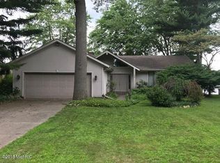 588 Aquaview Dr, Kalamazoo, MI 49009