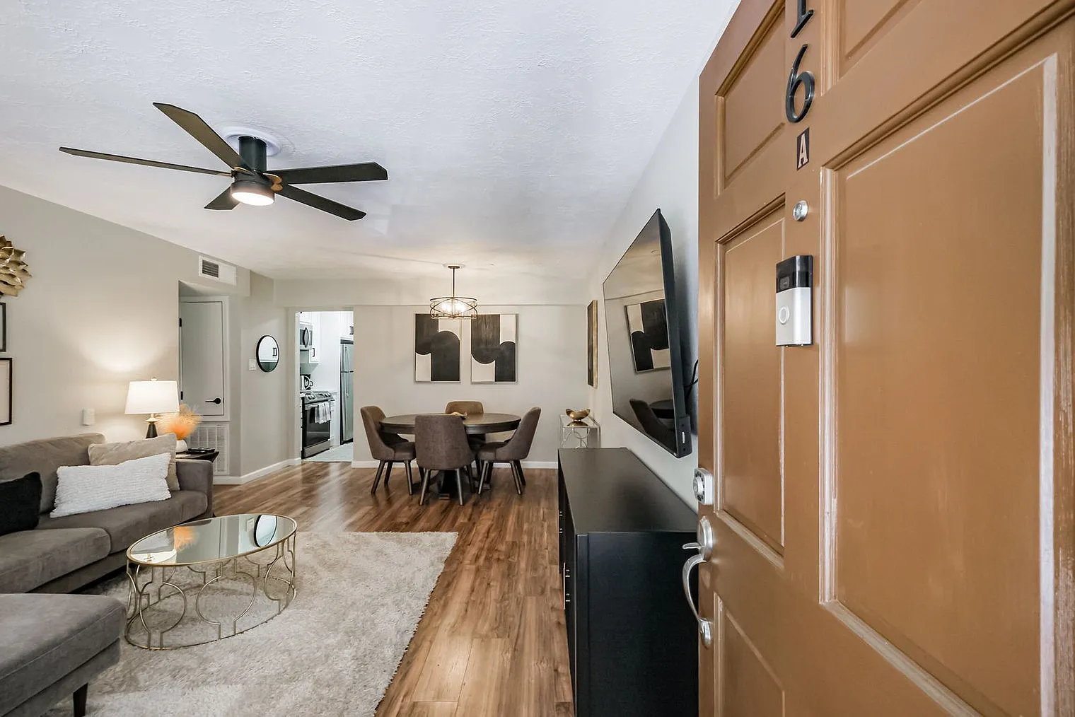 2 bed, 1.0 bath, 742 sqft, $4,108 — Photo 3