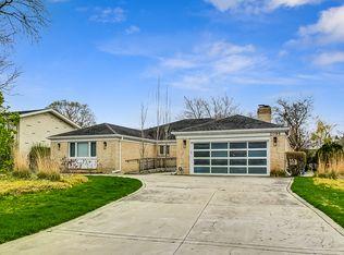 2094 Magnolia Ln, Highland Park, IL 60035